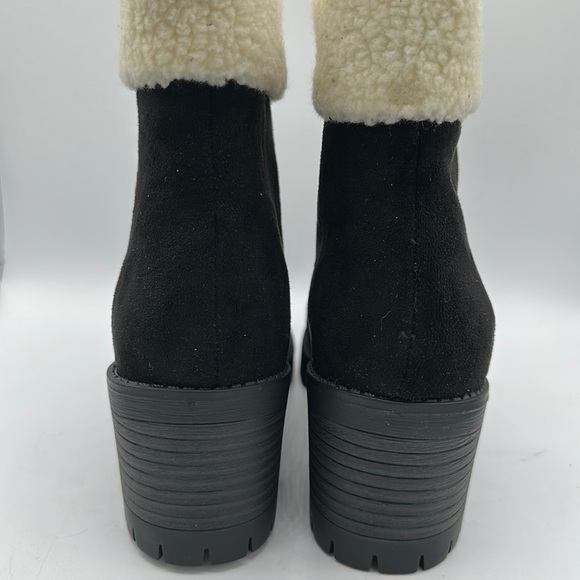 Bella Vita black Cable super suede and fleece lug sole boots, size 5M - Picture 4 of 7